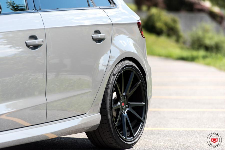 Детали экстерьера Audi RS3 Avant on Vossen Wheels (VPS-301) 2017 года  (фото 10 из 30)